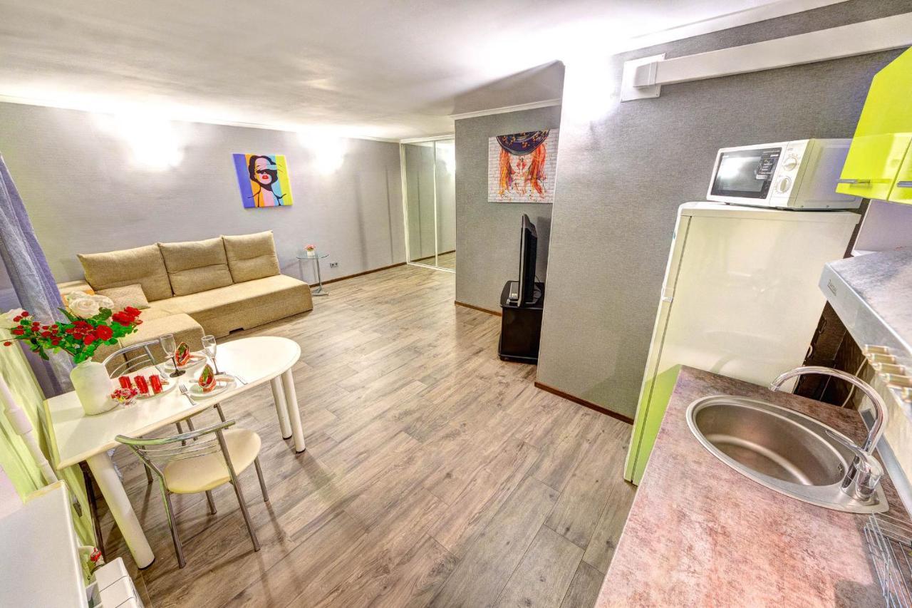 Apartments On Klovsky Descent 20 Kiev Luaran gambar